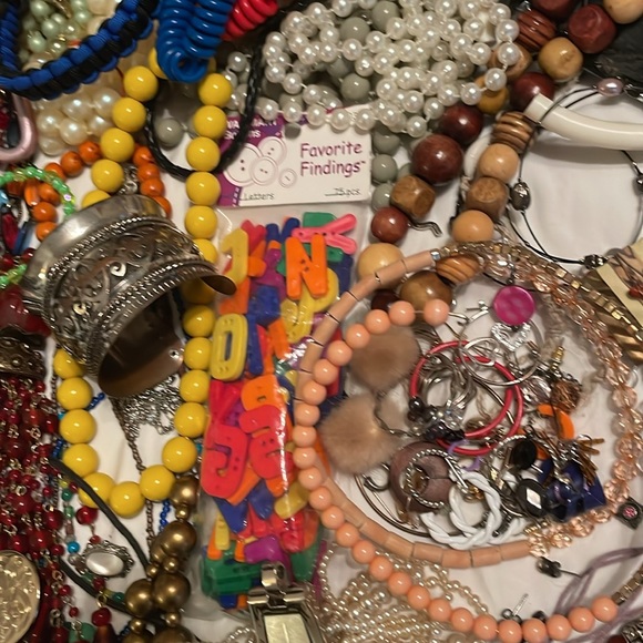 Gallon bag 5 pounds Junk Drawer Jewelry. - Picture 11 of 13